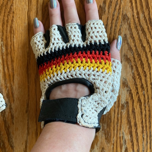 Fingerless Gloves Crochet & leather with Stripes - Picture 11 of 13